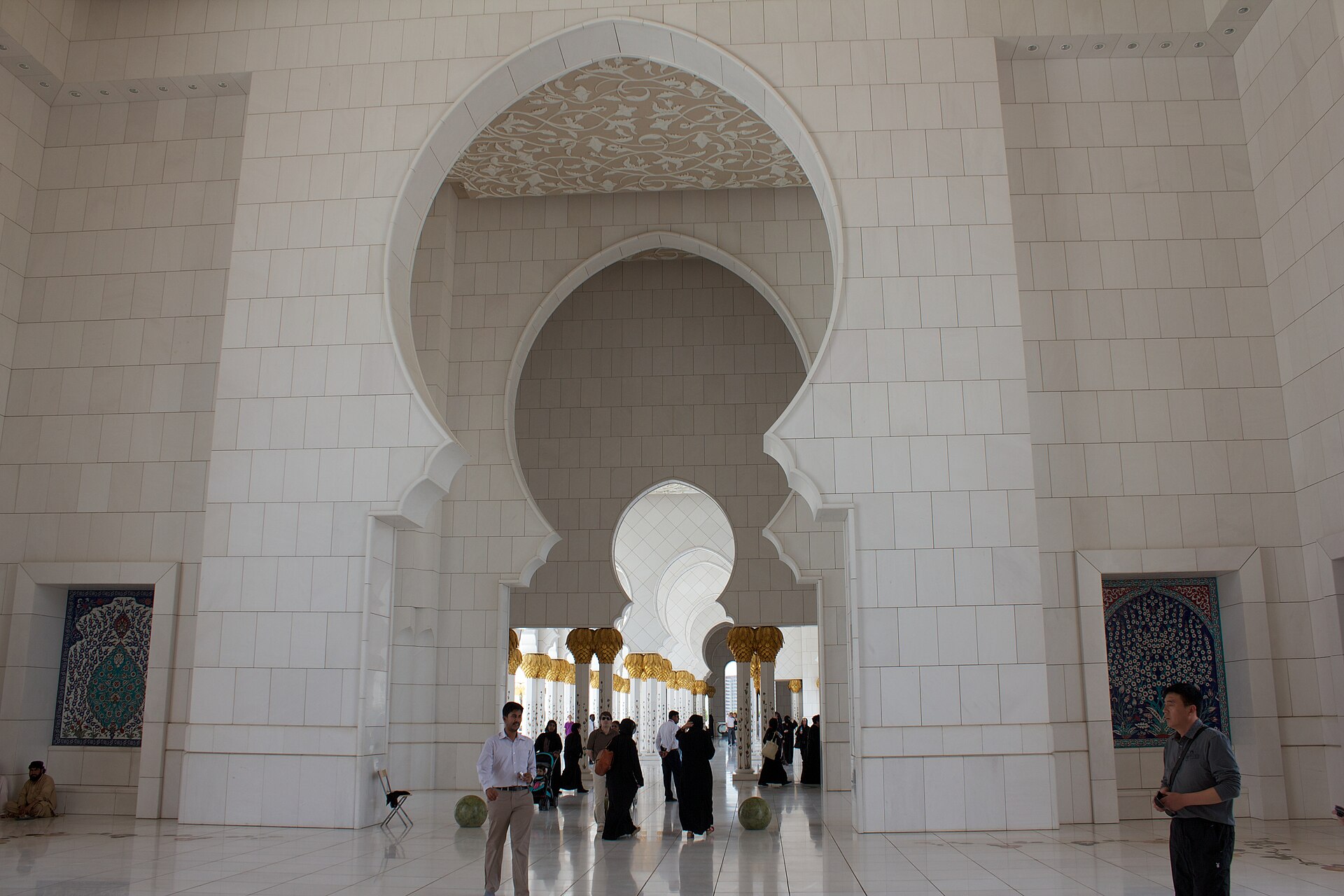 Inner colonnaded courtyard of the Sheikh Zayed Grand Mosque
